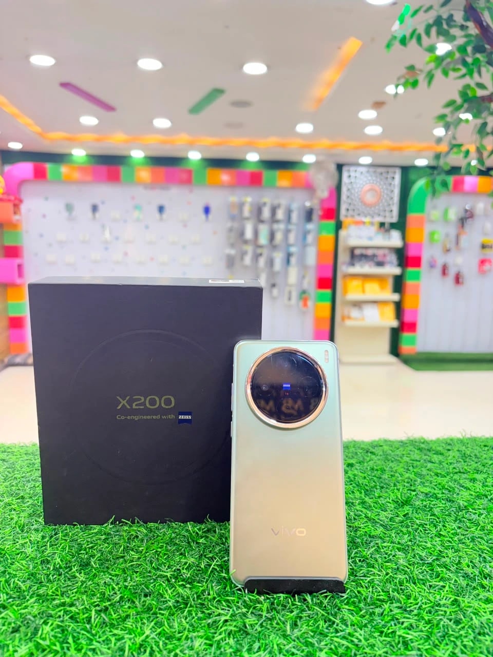 VIVO X200 5G photo 1
