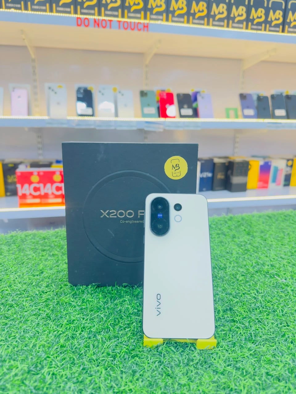 VIVO X200 FE photo 1