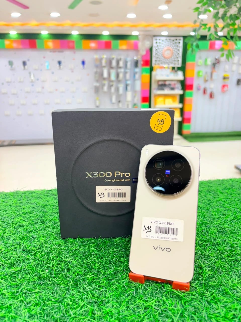 VIVO X 300 PRO photo 1